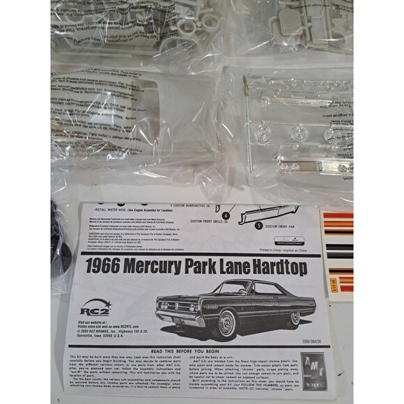 NOB AMT 38436-1HD 1:25 Scale I966 Mercury Park Lane Hardtop Car Model Kit - Picture 4 of 10